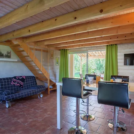 Charming In Poggio Mezzana Near